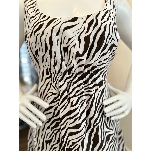 ZEBRA Print Sheath Shift Dress Sz 12 Smocked Front Sleeveless Animal Bubble Hem - Picture 3 of 13
